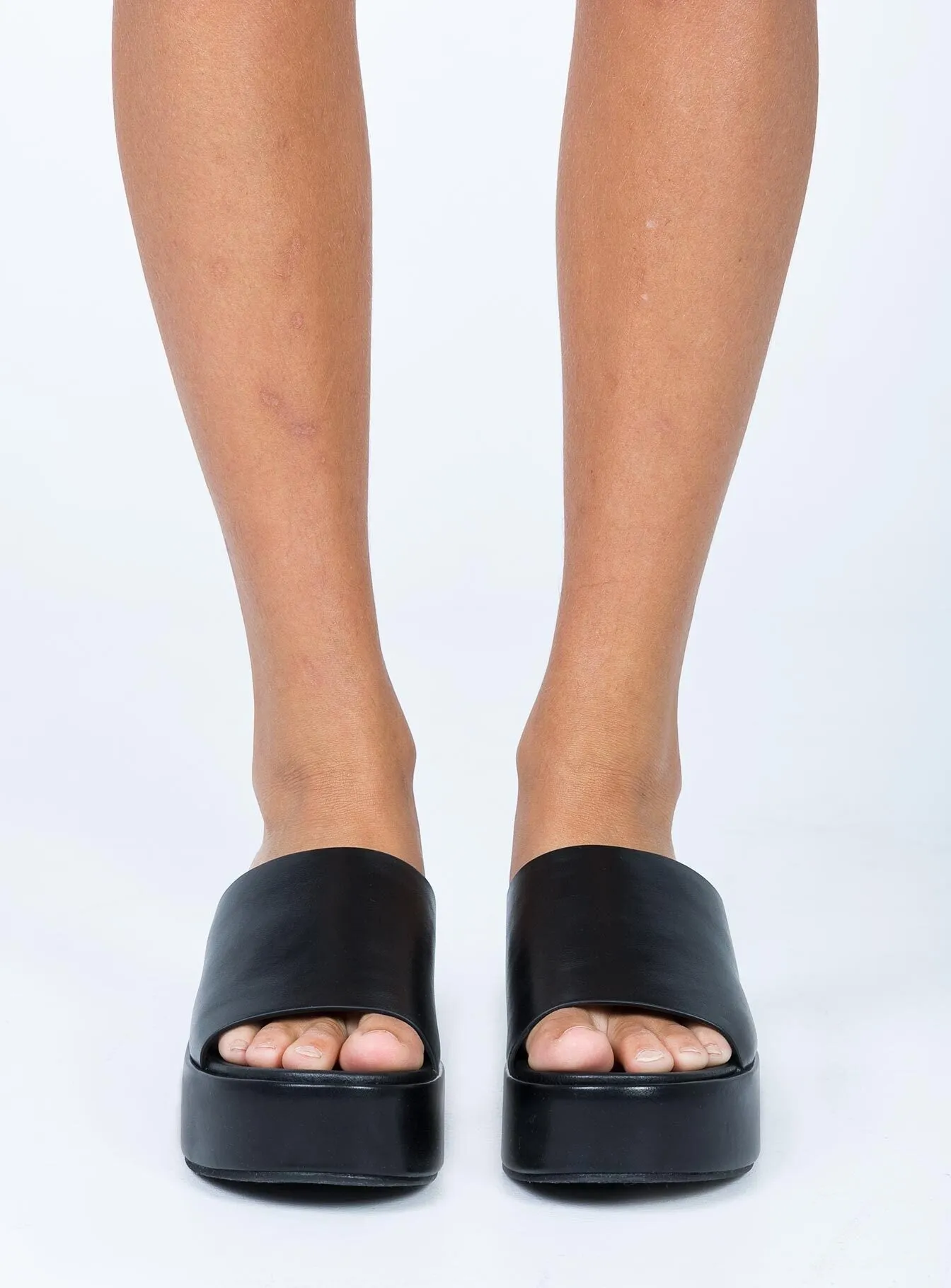 Britta Platform Heels Black