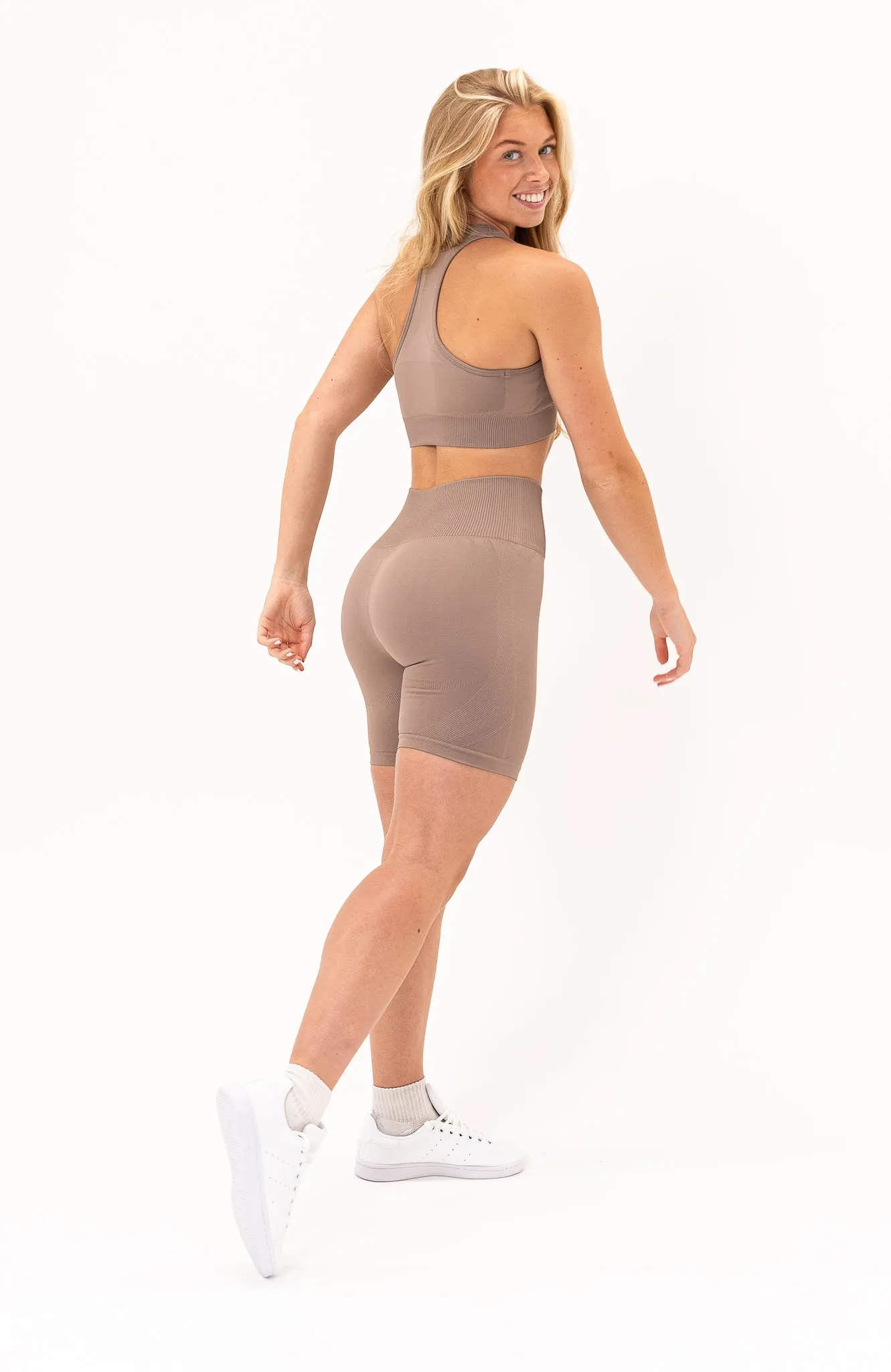 Unlimited Seamless Shorts & Sports Bra Set - Fawn