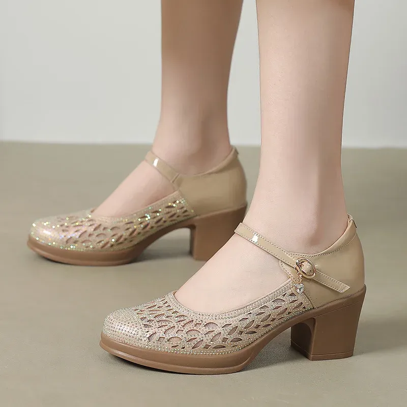 USS Shoes Miley Women's Hollow Leather Platform Pumps