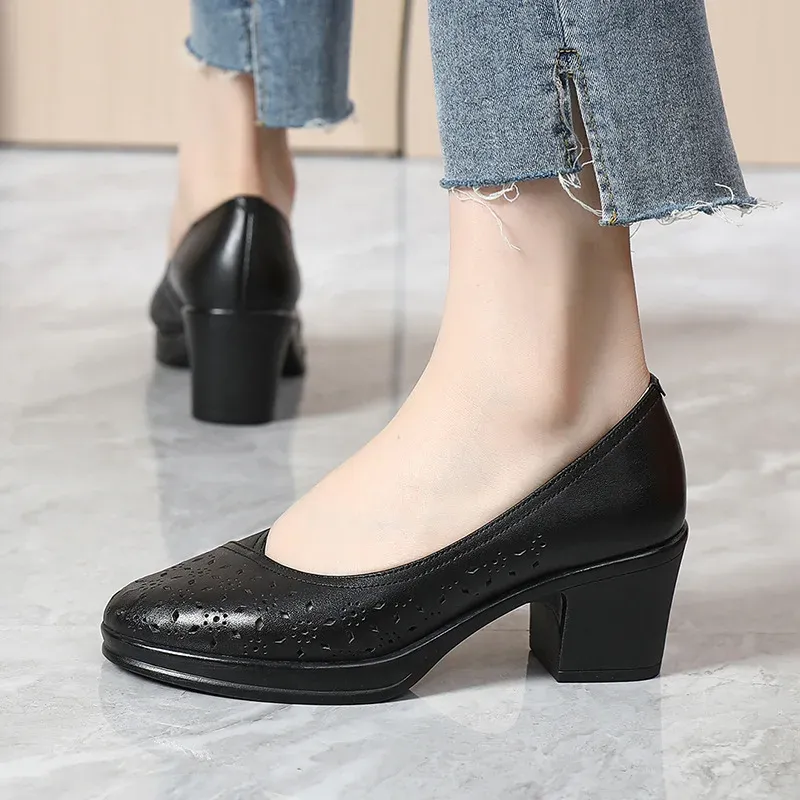 USS Shoes Nair Women's Leather Square Heel Pumps